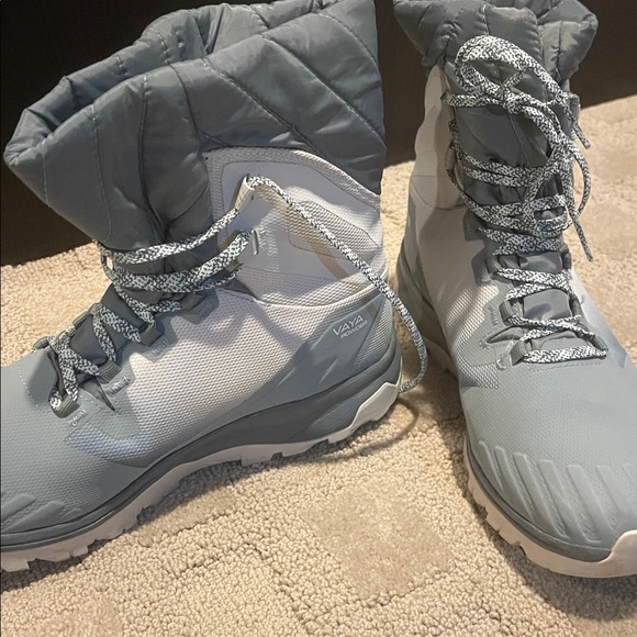 Salomon Gray and White Winter Boots - Picture 9 of 9